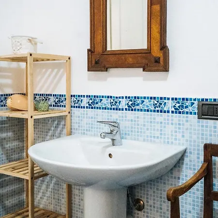 Italianway - Piazza Rossi 4 *