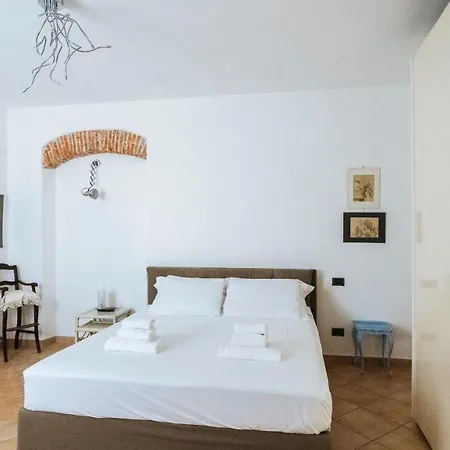 Italianway - Piazza Rossi 4 * אלבניה